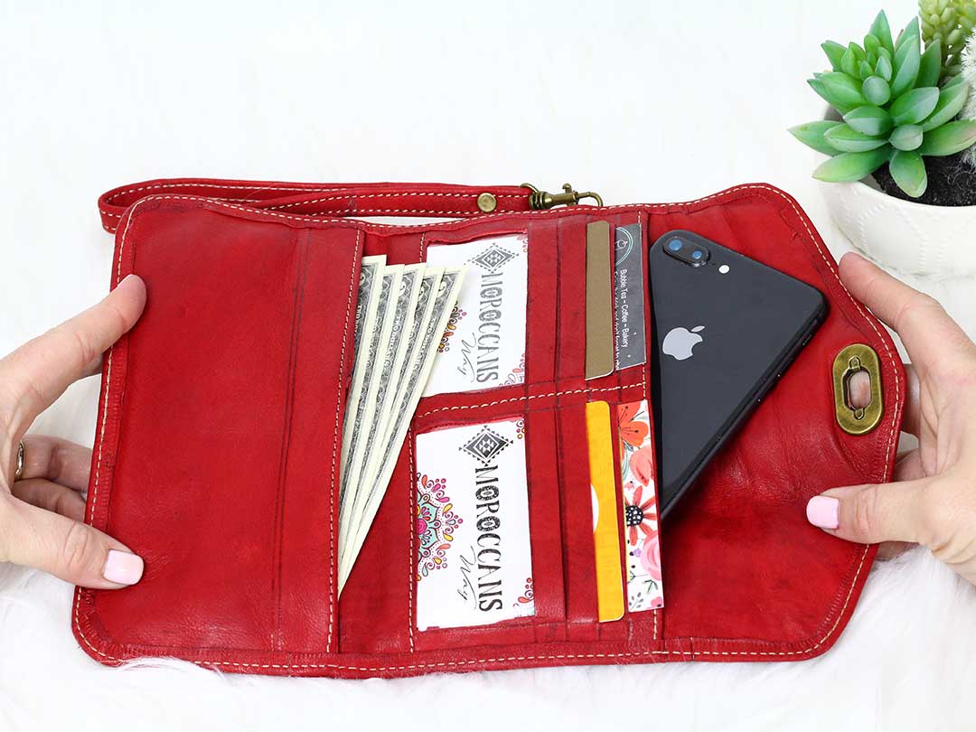 RED TRIFOLD WRISTLET