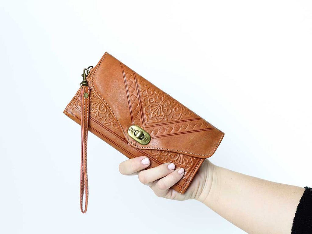 chestnut trifold moroccan leather wristlet
